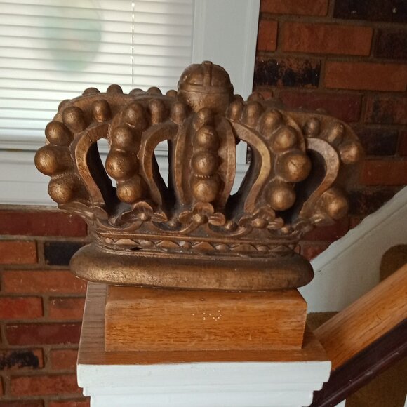 Crown Statue - Picture 7 of 9